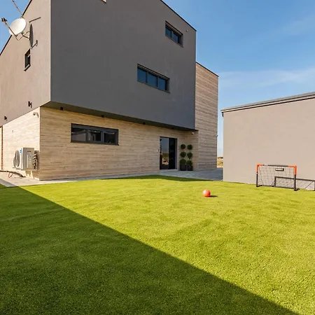 Stunning In Holiday home Privlaka (Zadar)