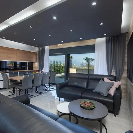 Holiday home Cozy In With Heated Swimming Pool