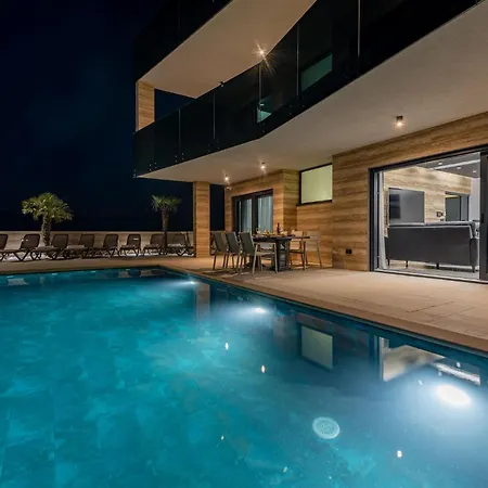 Cozy In With Heated Swimming Pool *