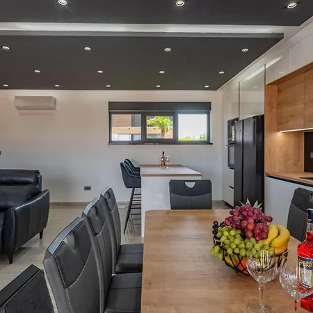 Cozy In With Heated Swimming Pool