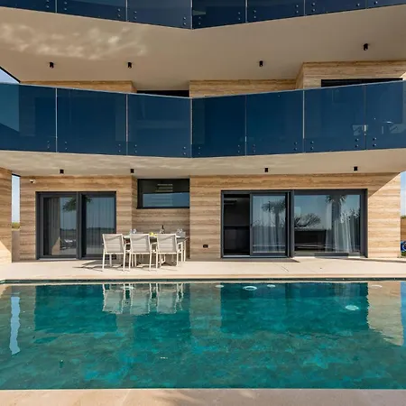 Holiday home Cozy In With Heated Swimming Pool *