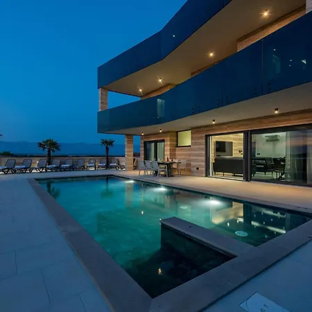 Holiday home Cozy In With Heated Swimming Pool Privlaka (Zadar)